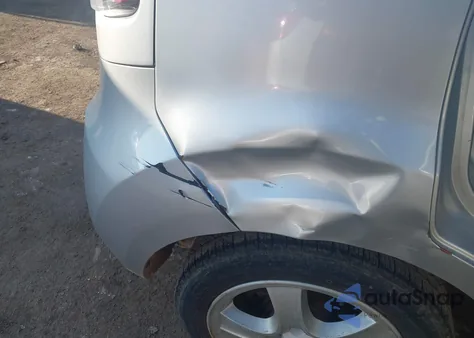 2011 Kia Soul z USA, uszkodzony, nr VIN KNDJT2A13B7714360